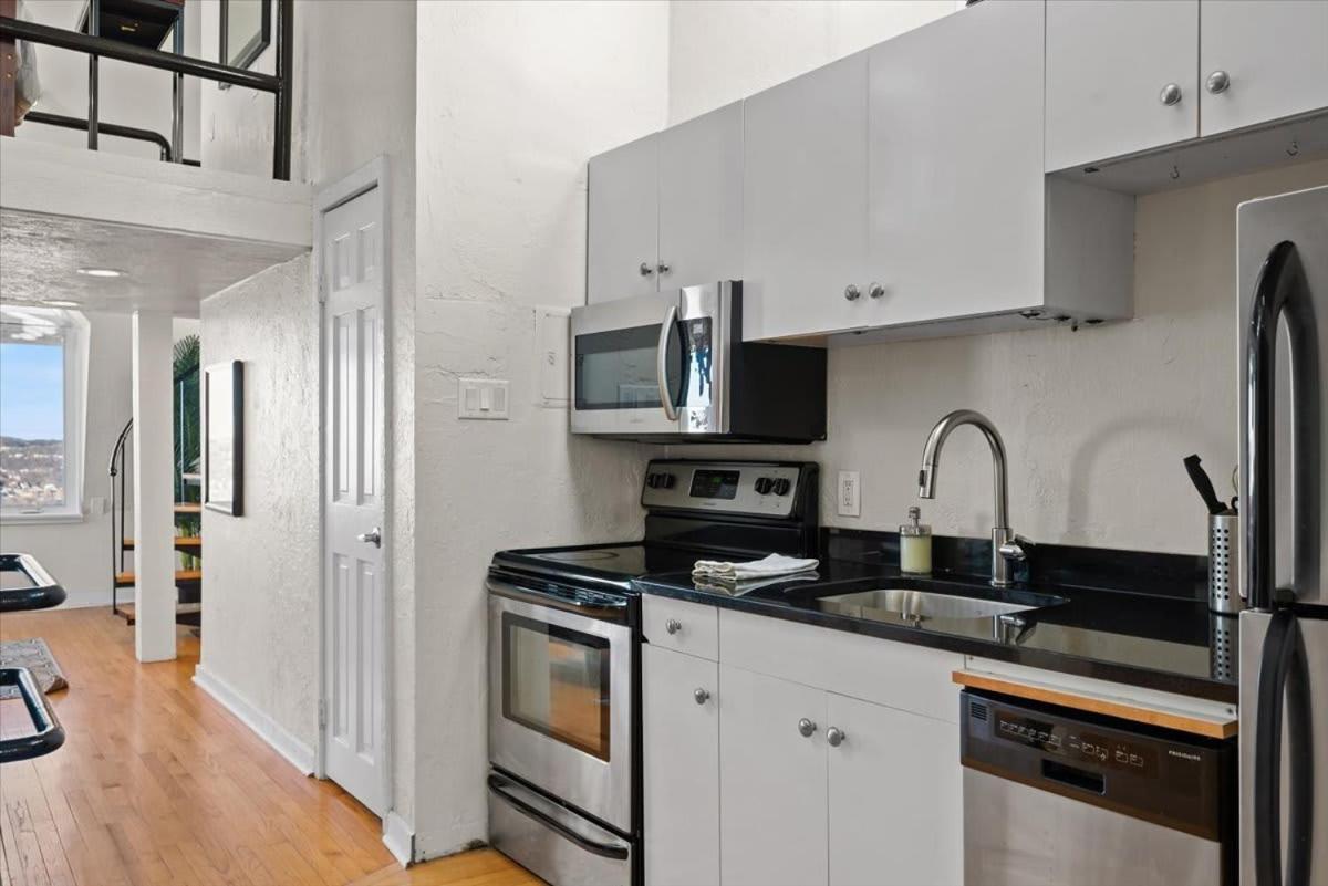 Skyline At Your Door - Studio With A View Pittsburgh Eksteriør billede