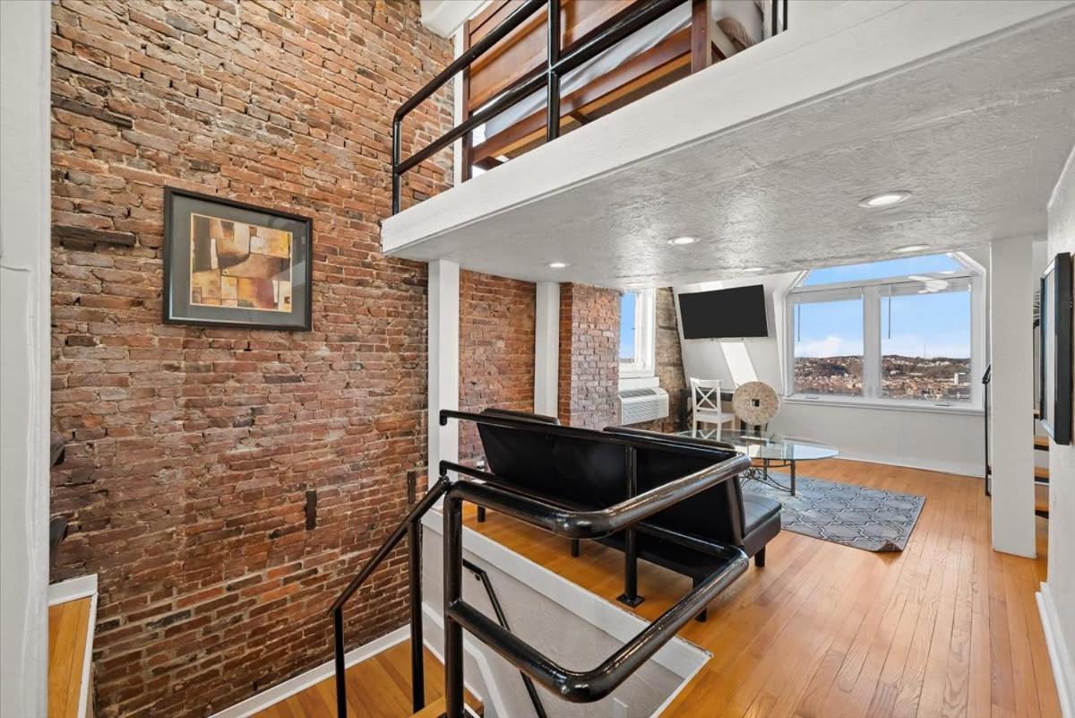Skyline At Your Door - Studio With A View Pittsburgh Eksteriør billede