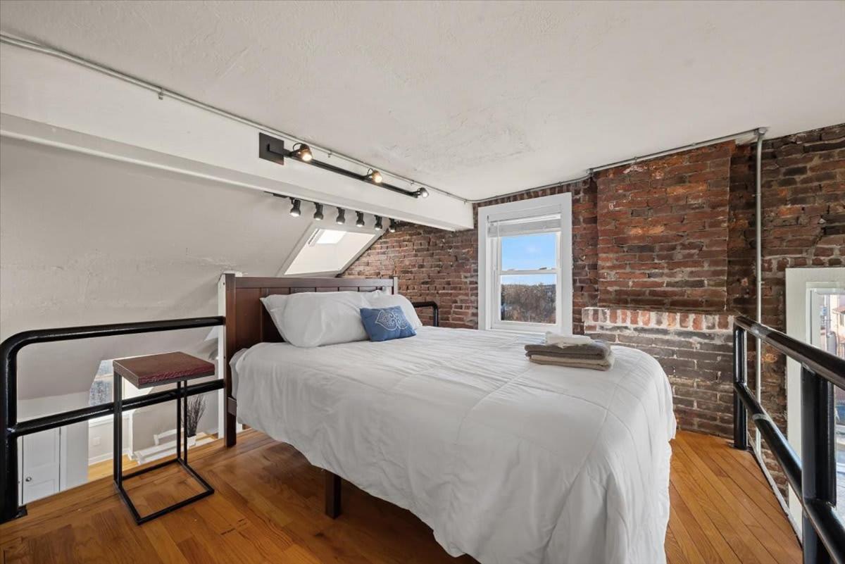 Skyline At Your Door - Studio With A View Pittsburgh Eksteriør billede